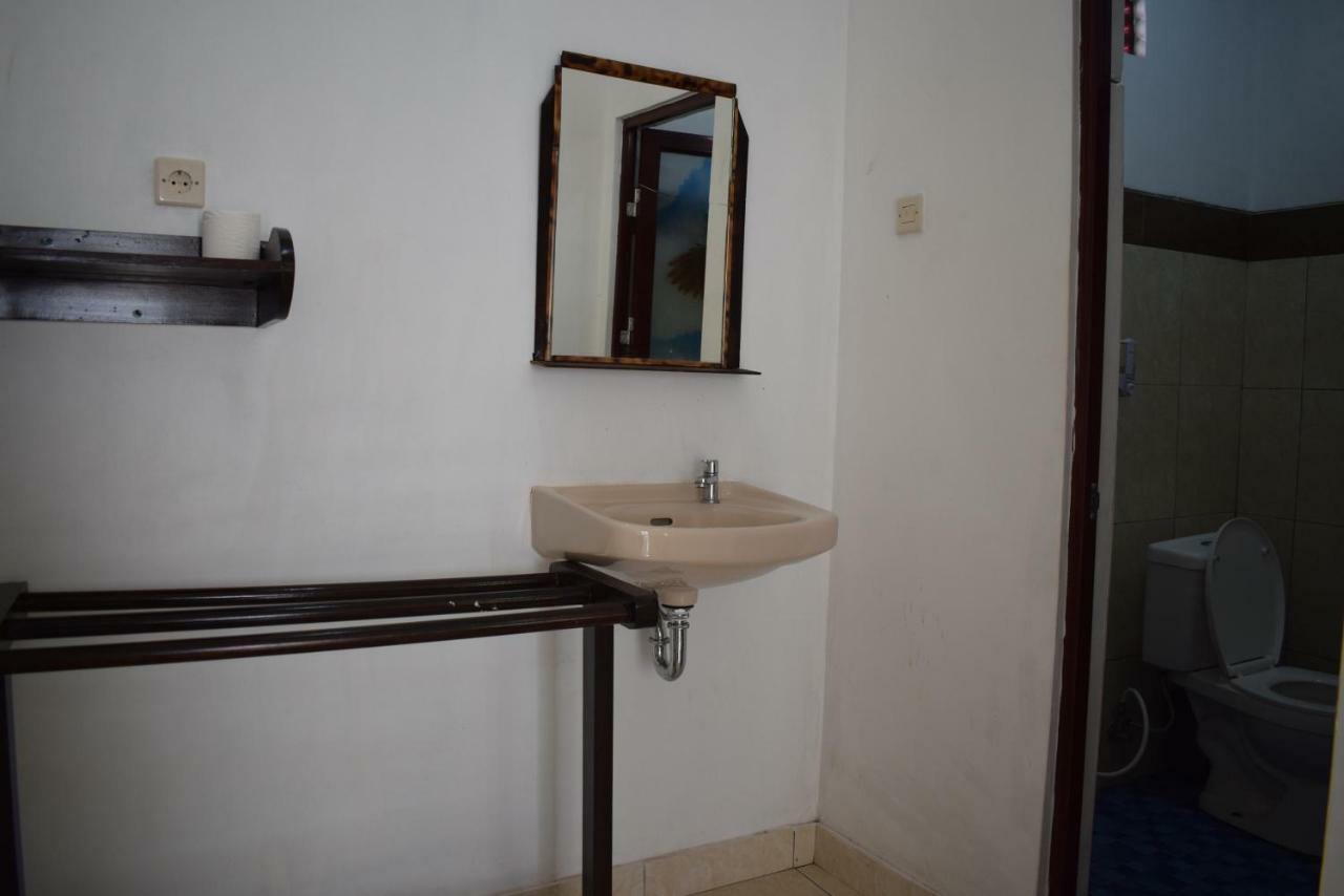 Safsia Homestay Toyapakeh Exteriör bild